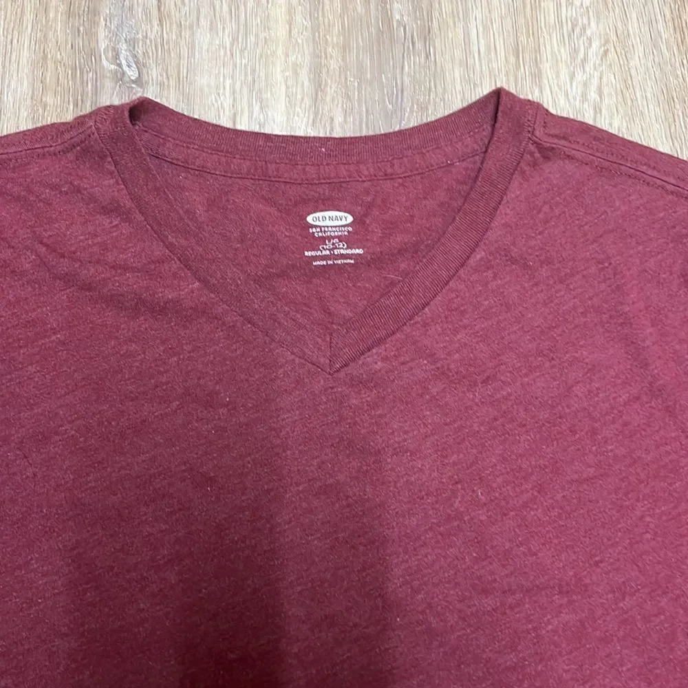 OLD Navy Maroon Youth V-Neck Short Sleeved Tee Shirt.  Size Large